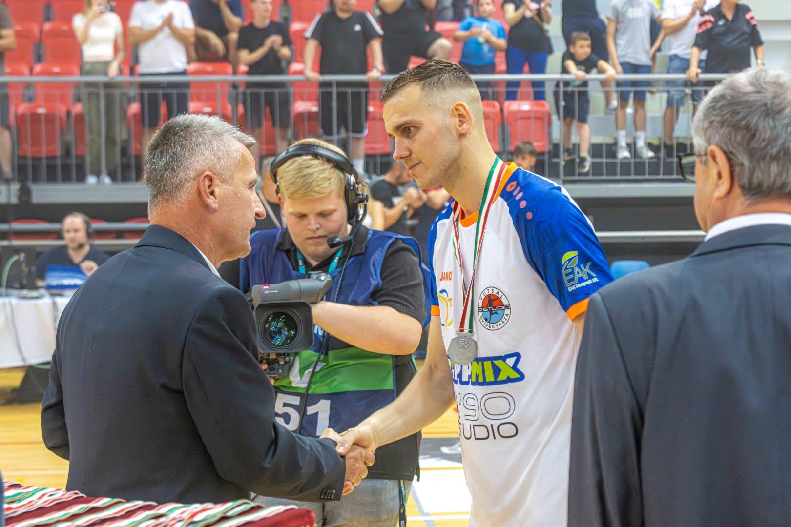 HADNAGY ISTVÁN OTTHON FOLYTATJA